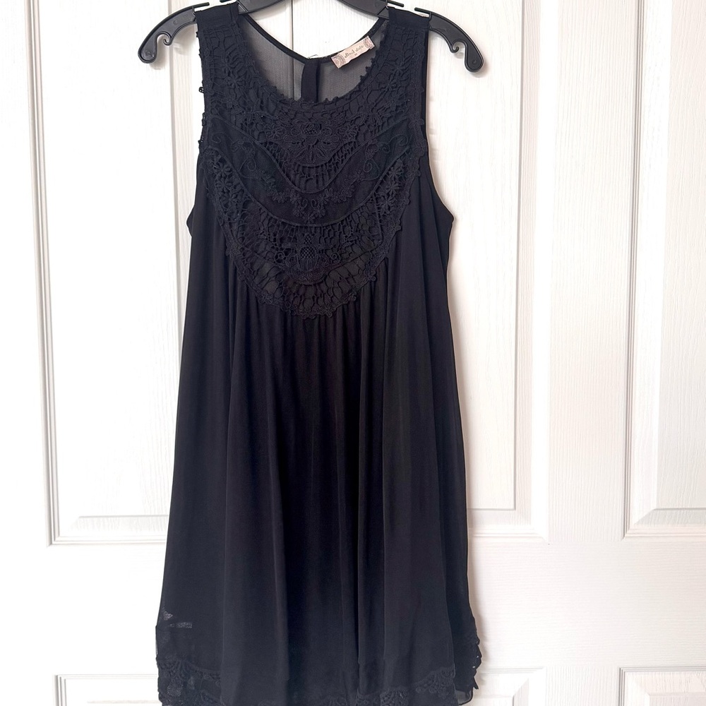 Altar’d State Sleeveless Mini Shift Dress‎ w/Crochet & Lace Accents~Black~Sz M